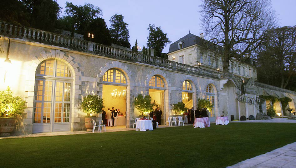 Espace de réception et terrasse du Château des Bidaudières