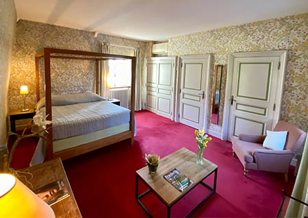 Chambre Le Clos Chapon — romantique à baldaquin, vue sur verger